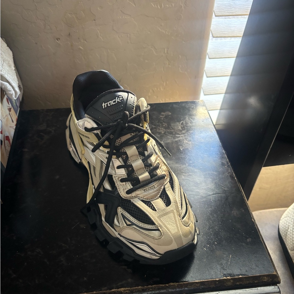 Trac Men's Black and Cream Athletic Shoes